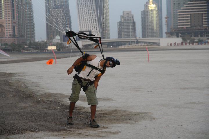 กีฬาที่น่าตื่นเต้นอย่างหนึ่งของดูไบ (sky dive Dubai)