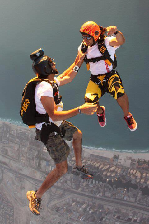 กีฬาที่น่าตื่นเต้นอย่างหนึ่งของดูไบ (sky dive Dubai)