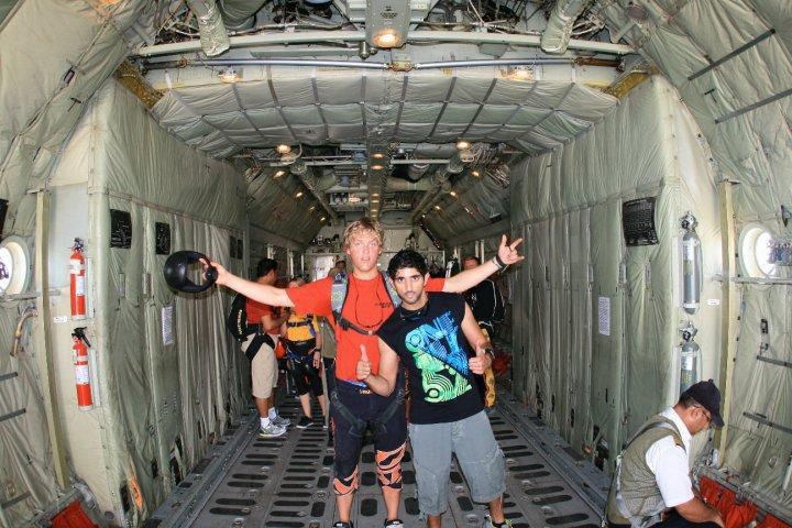 กีฬาที่น่าตื่นเต้นอย่างหนึ่งของดูไบ (sky dive Dubai)