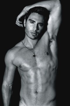 Rodiney Santiago 1 ใน 5 อันดับหนุ่มพรอมคิงที่น่าหลงใหลที่สุด