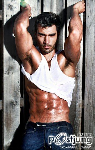Rodiney Santiago 1 ใน 5 อันดับหนุ่มพรอมคิงที่น่าหลงใหลที่สุด