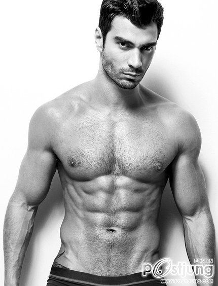 Rodiney Santiago 1 ใน 5 อันดับหนุ่มพรอมคิงที่น่าหลงใหลที่สุด