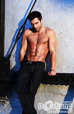 Rodiney Santiago 1 ใน 5 อันดับหนุ่มพรอมคิงที่น่าหลงใหลที่สุด