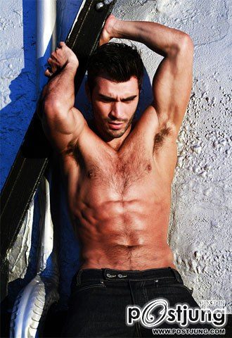 Rodiney Santiago 1 ใน 5 อันดับหนุ่มพรอมคิงที่น่าหลงใหลที่สุด