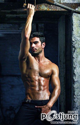 Rodiney Santiago 1 ใน 5 อันดับหนุ่มพรอมคิงที่น่าหลงใหลที่สุด