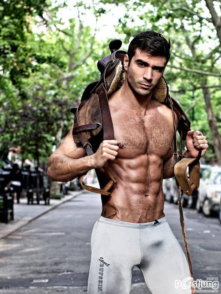Rodiney Santiago 1 ใน 5 อันดับหนุ่มพรอมคิงที่น่าหลงใหลที่สุด