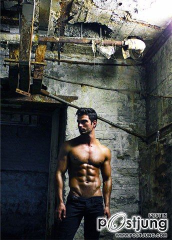 Rodiney Santiago 1 ใน 5 อันดับหนุ่มพรอมคิงที่น่าหลงใหลที่สุด
