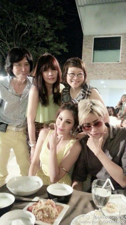 ขวัญ อุษามณี กับชุดสีเหลือง น่ารัก สดใส