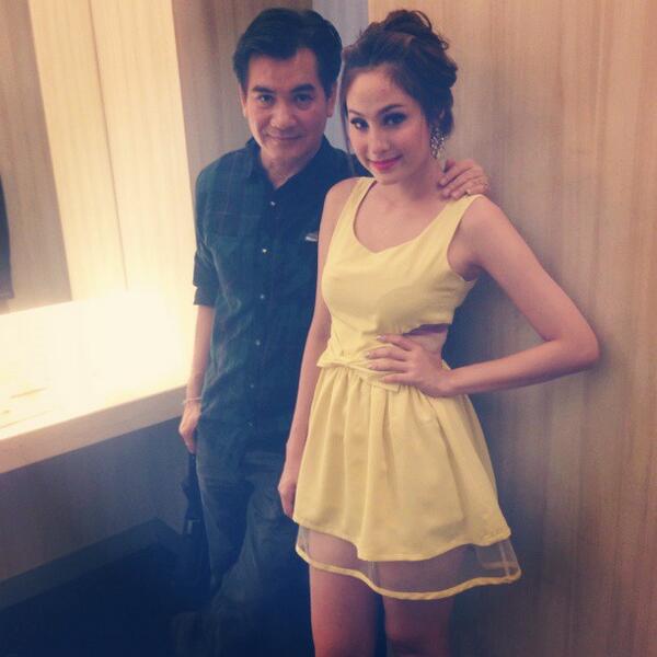 ขวัญ อุษามณี กับชุดสีเหลือง น่ารัก สดใส