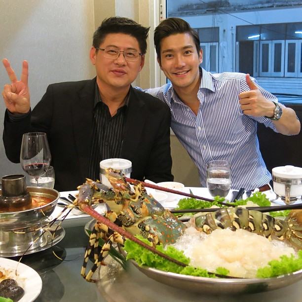 ประมวลภาพ สรยุทธ กับดาราเกาหลี ซี้กันสุด ๆ