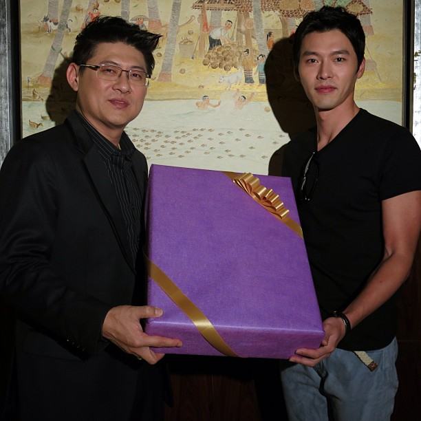 ประมวลภาพ สรยุทธ กับดาราเกาหลี ซี้กันสุด ๆ