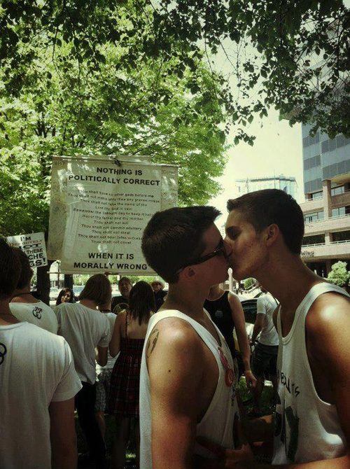 จูบฉันได้นะ !! (kiss me)