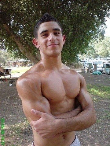 หนุ่มหล่อใหญ่ 2 (กล้ามท้องเน้นๆ)