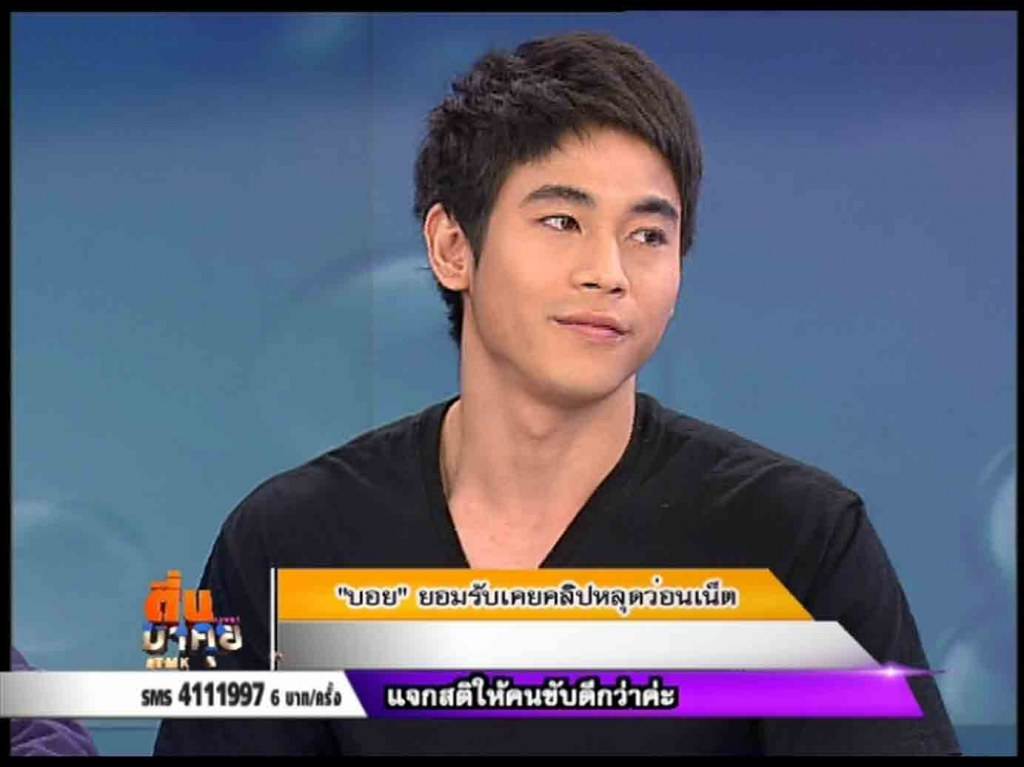 \ บอย ปิยะ \ ตื่นมาคุย เล็กๆน้อยๆแต่ก็ธรรมชาติ ไม่รีทัชเหมื่อนในนิตยสาร