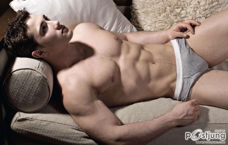 DAMIANO FRASCAROLI BY THOMAS SYNNAMON