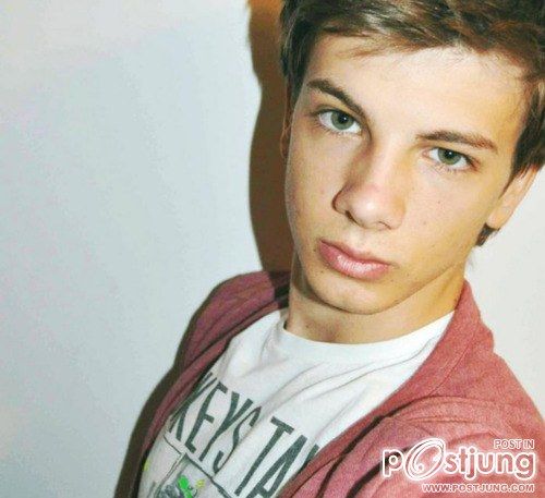 หนุ่มหล่อตาสวย