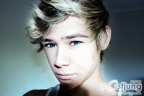 หนุ่มหล่อตาสวย