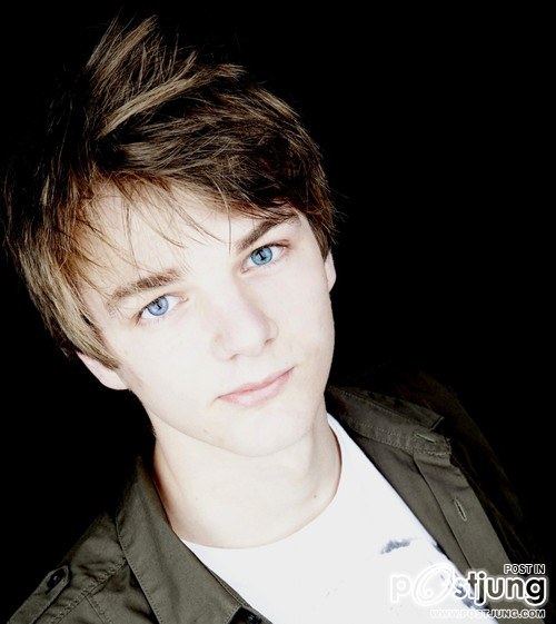 หนุ่มหล่อตาสวย