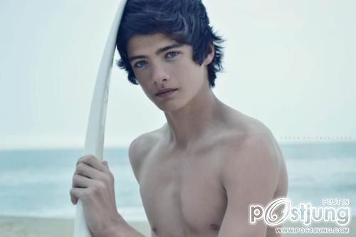หนุ่มหล่อตาสวย