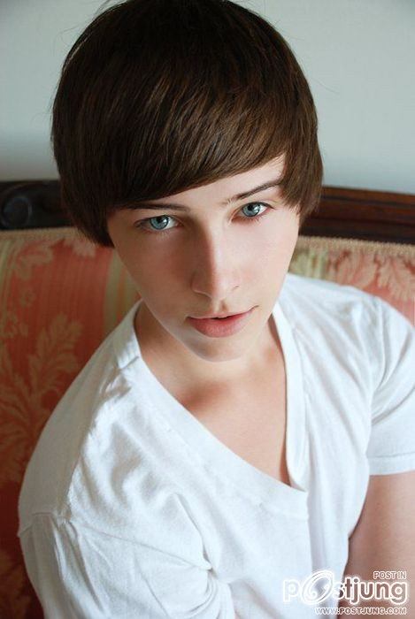 หนุ่มหล่อตาสวย