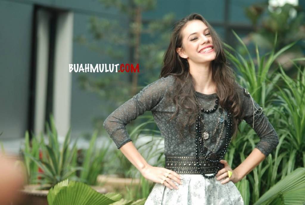 สาวสวย SHAE จากอินโดเนเซีย ในเพลง "Sayang" ฟังกันหรือยัง