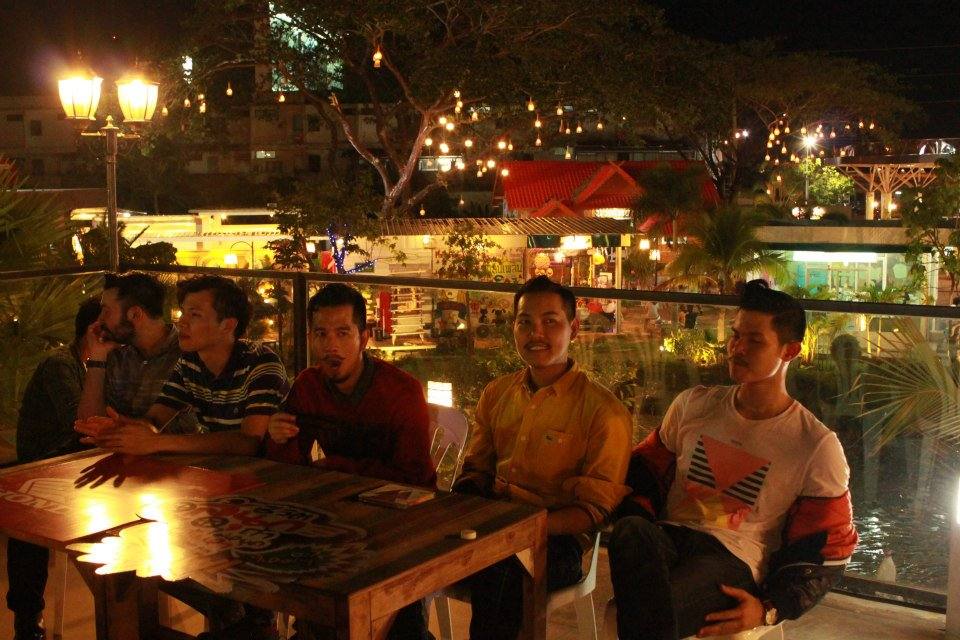 วง 25 Hours บุก "ตลาดต้นตาล" 21/04/2556 (คนแน่นมาก)