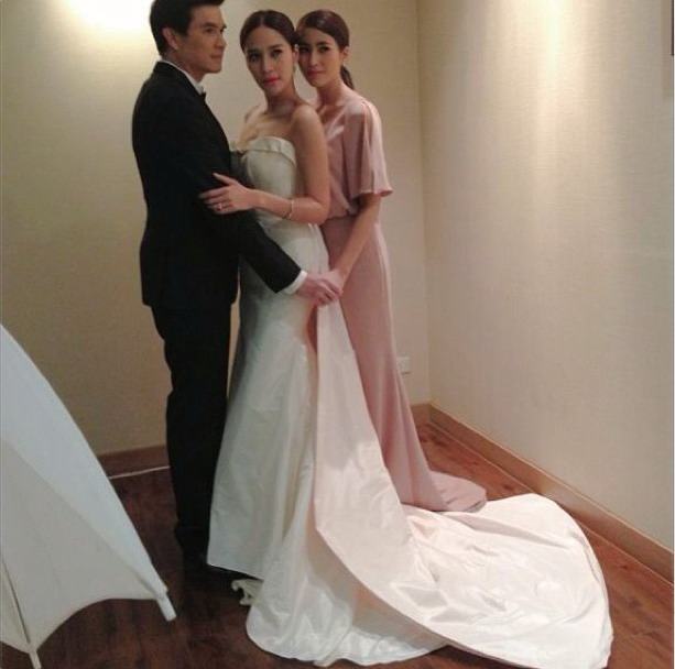 'เปิดกลอง 'สามีตีตรา' จุ๋ย -พลอย กระชากวัย สวมชุด นักศึกษา