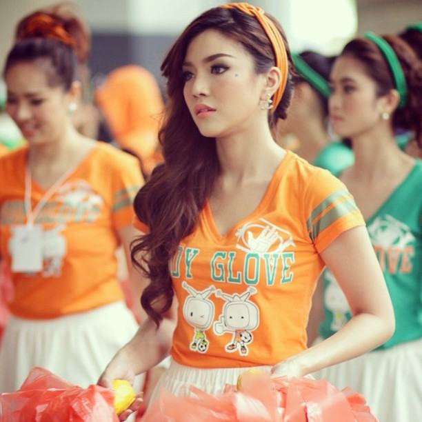 ปราง กัญญ์ณรัณ เด็กช่อง 3 สวย คม ไฮโซมาก ><