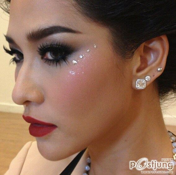 Zoom! หน้านางเอกแถวหน้าของประเทศไทย