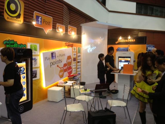 Thailand Online Expo 2013 บูท Buzzebees แน่น!