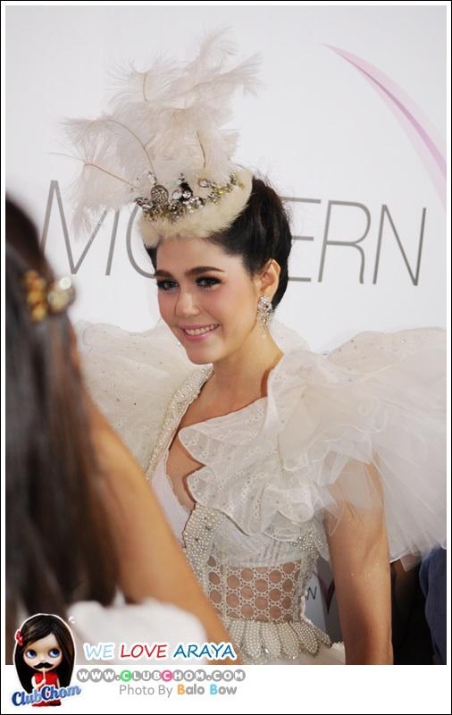 ชมพู่ อารยา ในงานเปิดตัวพรีเซ็นเตอร์ Modern V by Sabina