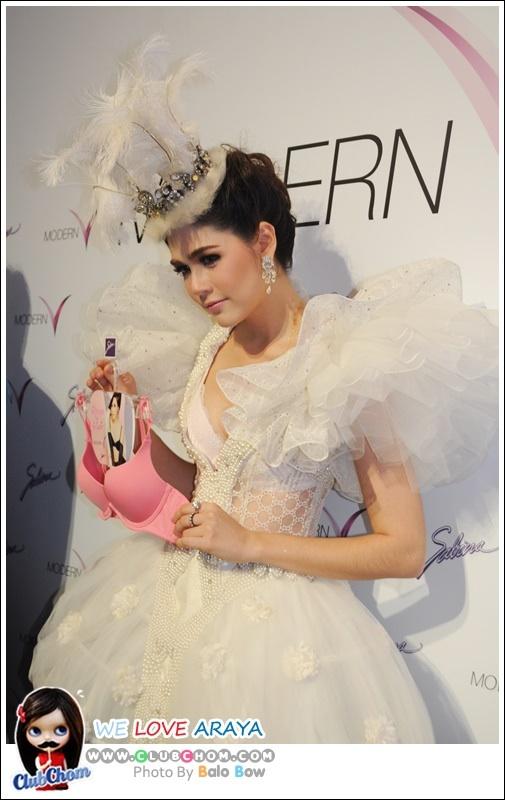 ชมพู่ อารยา ในงานเปิดตัวพรีเซ็นเตอร์ Modern V by Sabina