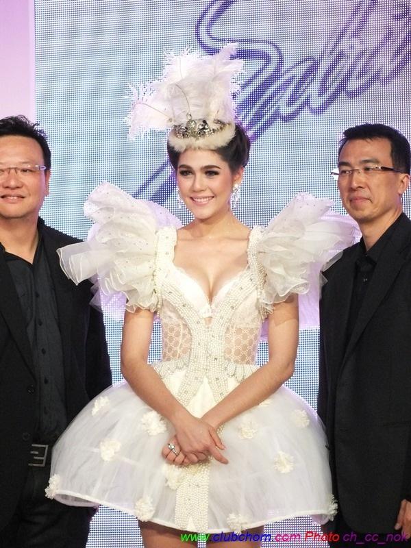 ชมพู่ อารยา ในงานเปิดตัวพรีเซ็นเตอร์ Modern V by Sabina