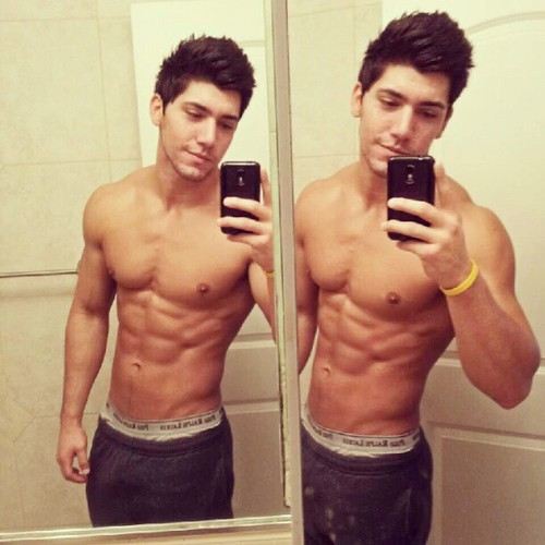 ชอบโชว์ขอแชร์ละกัน (sharing pic guy)