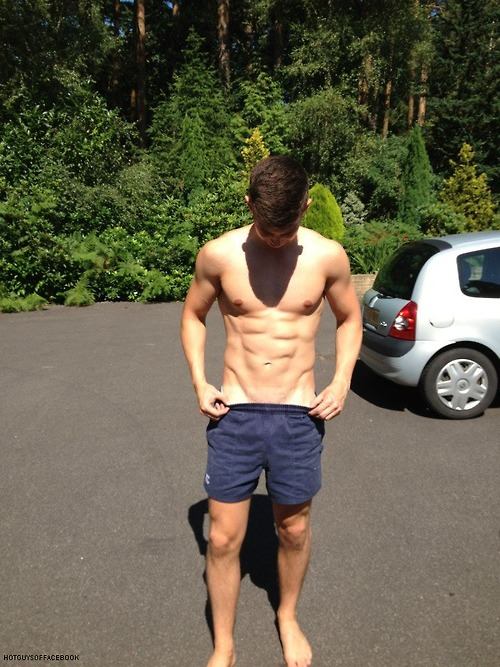 ชอบโชว์ขอแชร์ละกัน (sharing pic guy)
