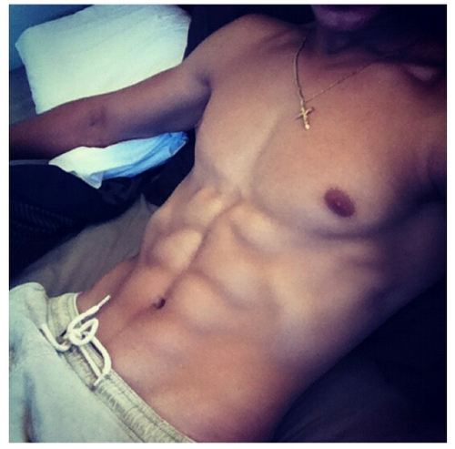 ชอบโชว์ขอแชร์ละกัน (sharing pic guy)