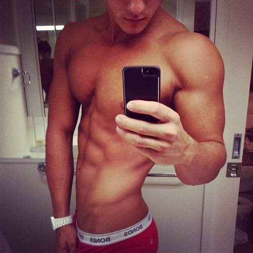 ชอบโชว์ขอแชร์ละกัน (sharing pic guy)