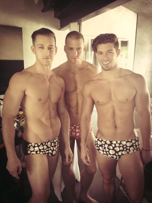 ชอบโชว์ขอแชร์ละกัน (sharing pic guy)
