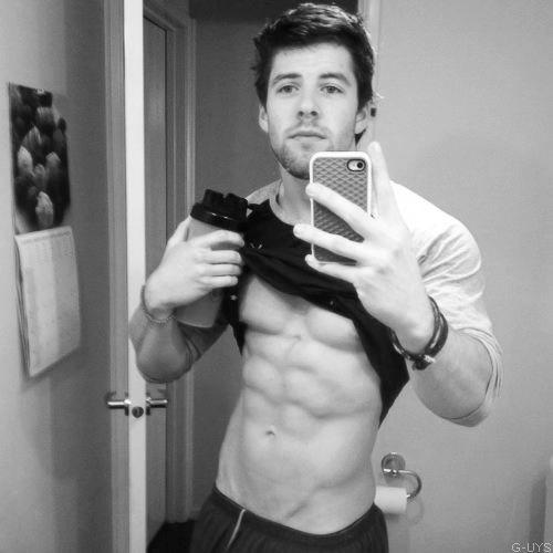 ชอบโชว์ขอแชร์ละกัน (sharing pic guy)