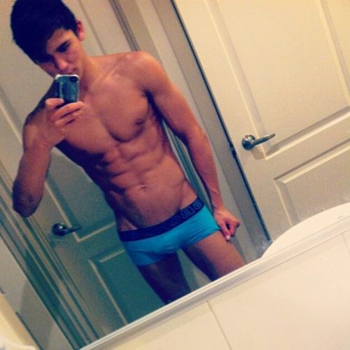 ชอบโชว์ขอแชร์ละกัน (sharing pic guy)