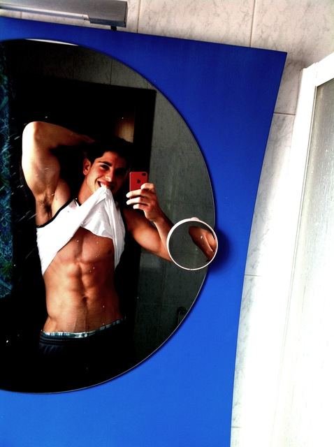 ชอบโชว์ขอแชร์ละกัน (sharing pic guy)