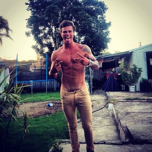 ชอบโชว์ขอแชร์ละกัน (sharing pic guy)