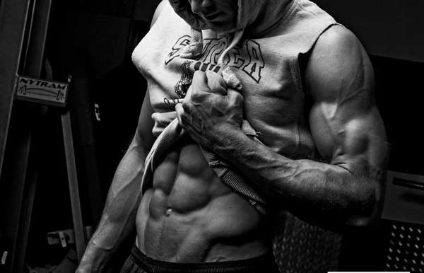 โอมาร์ บอร์กาน อัล กาลา หนุ่มหล่อถูกไล่จากซาอุฯ ลือเหตุถ่ายแบบเกย์