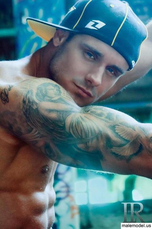หนุ่มน้อยชิ้น (sexy boy)