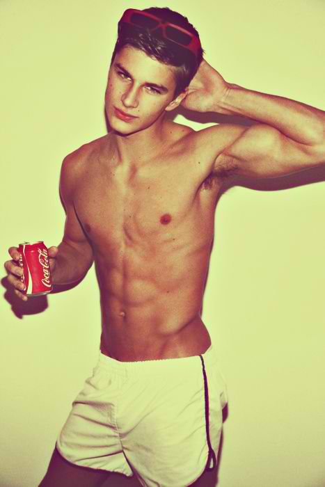 หนุ่มน้อยชิ้น (sexy boy)