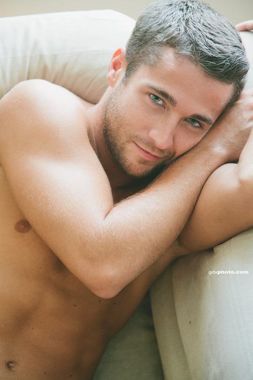หนุ่มน้อยชิ้น (sexy boy)