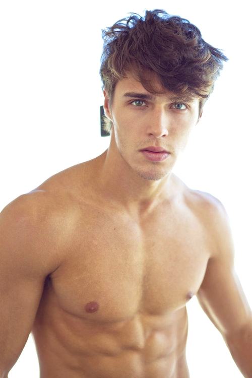 หนุ่มน้อยชิ้น (sexy boy)