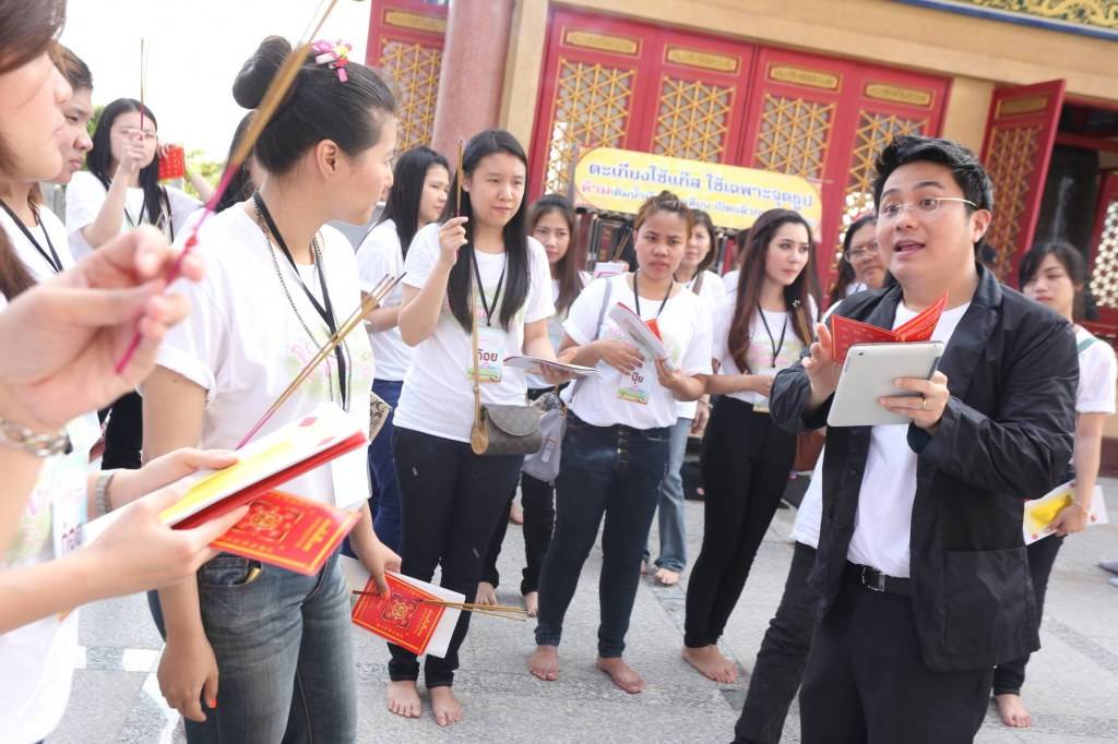 &ldquo;หมอช้าง&rdquo; ชวน 4 ดีเจซี้ด นำทีม 24 สาวซิตร้าร่วมทริปเสริมดวงลบจุดด่างดำ
