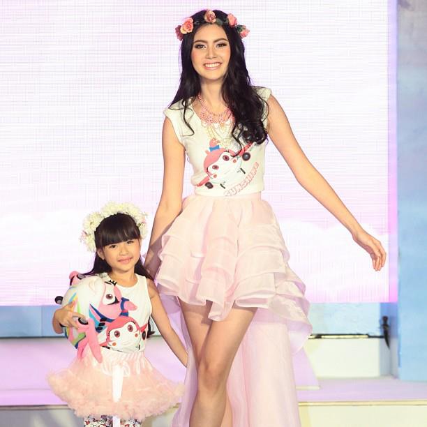 ใหม่ ดาวิกา จากแฟนเพจ