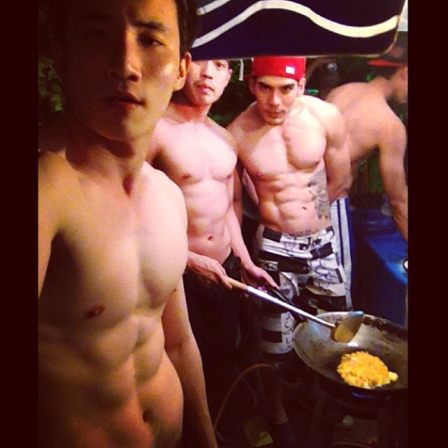 พ่อหนุ่ม หุ่นฟิน 55 !!